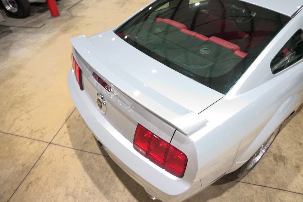 Used 2005 Ford Mustang GT Premium image 20