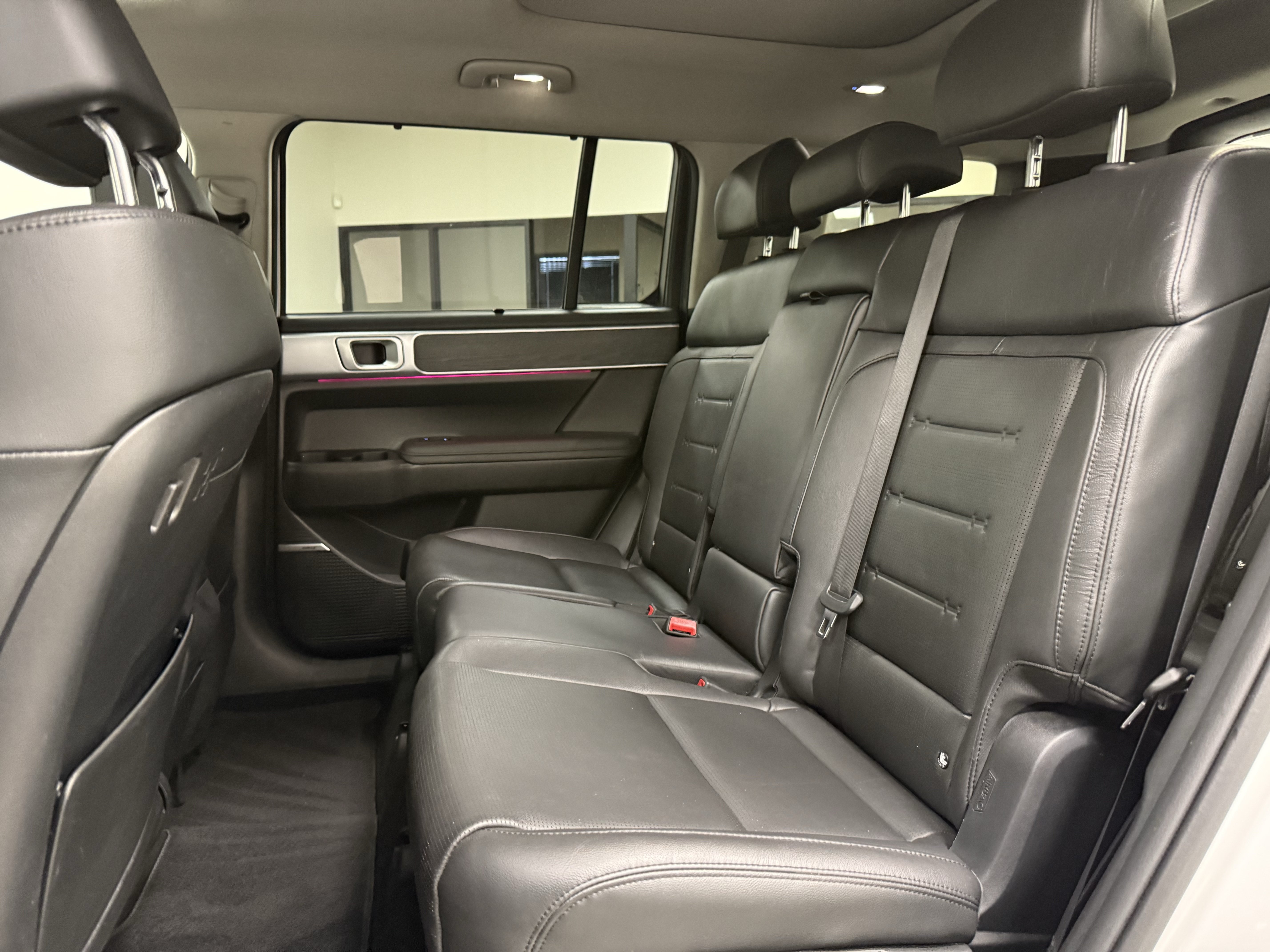 Used 2025 Hyundai Santa Fe Limited FWD image 16