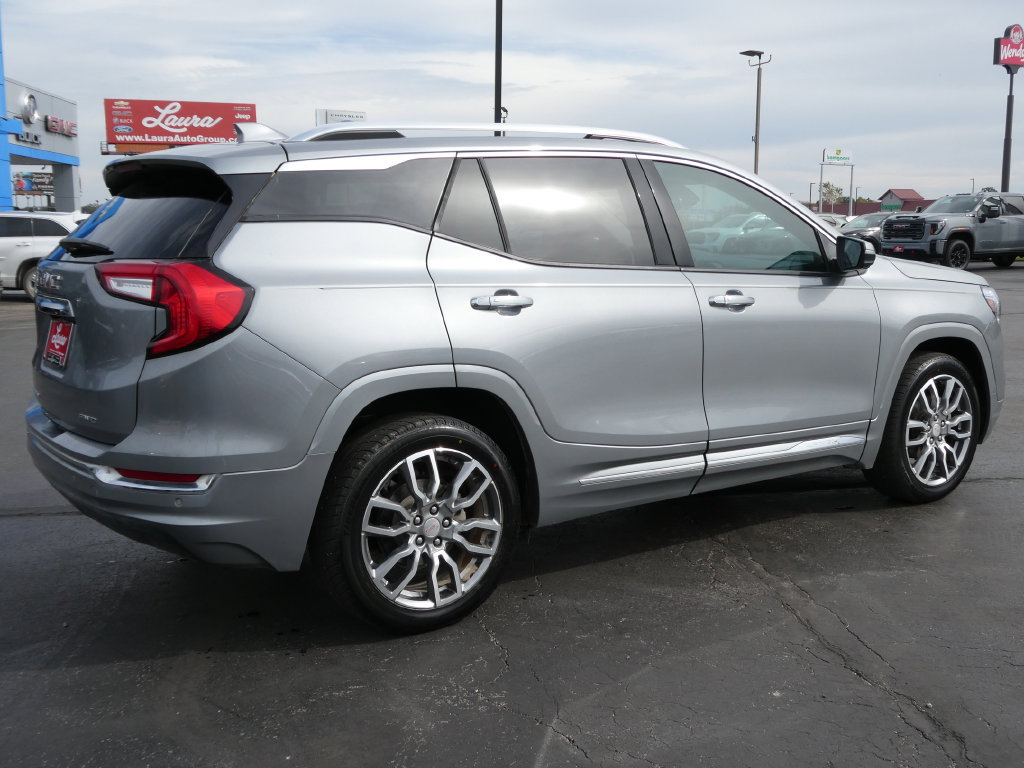 Used 2024 GMC Terrain Denali w/ Denali Premium Package AWD/4WD image 5