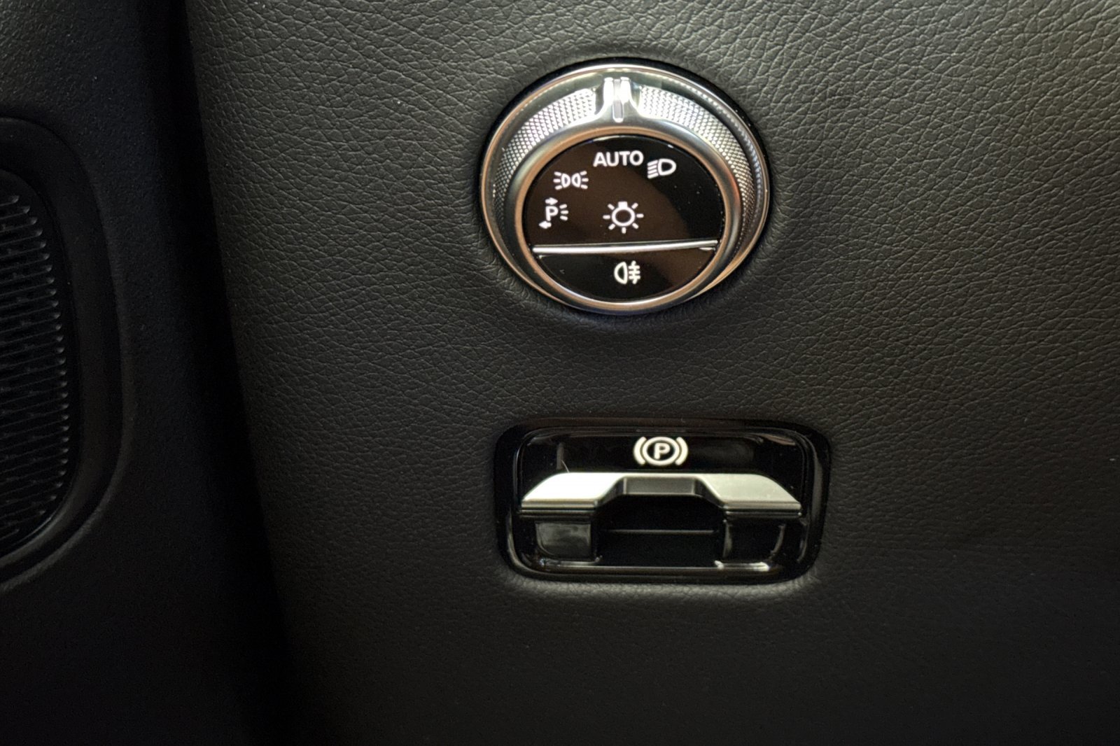 Used 2024 Mercedes-Benz GLC 300 4MATIC image 34