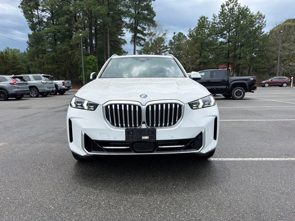 Used 2025 BMW X5 xDrive50e AWD/4WD image 3
