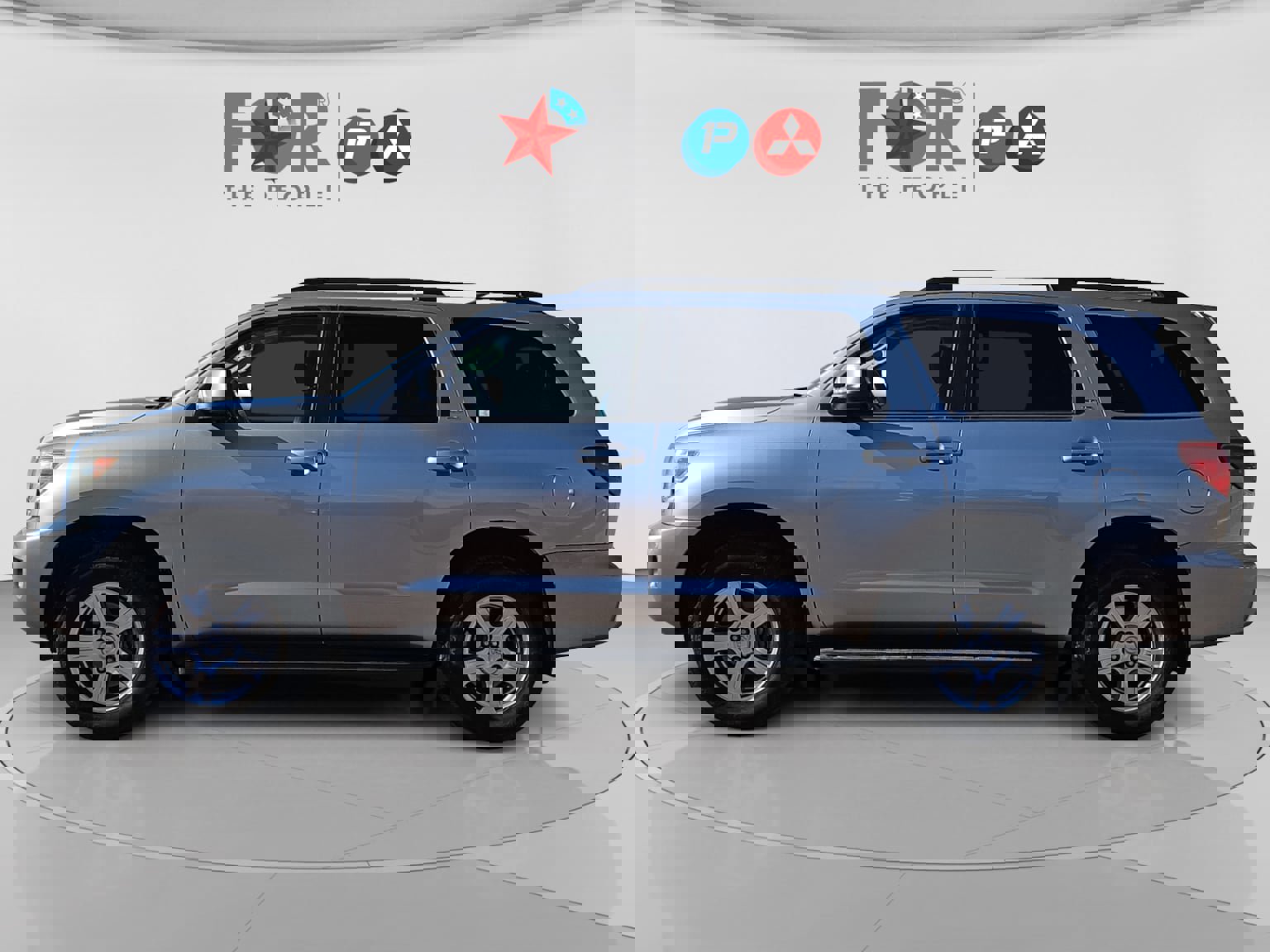 Used 2016 Toyota Sequoia SR5 w/ Premium Package image 2