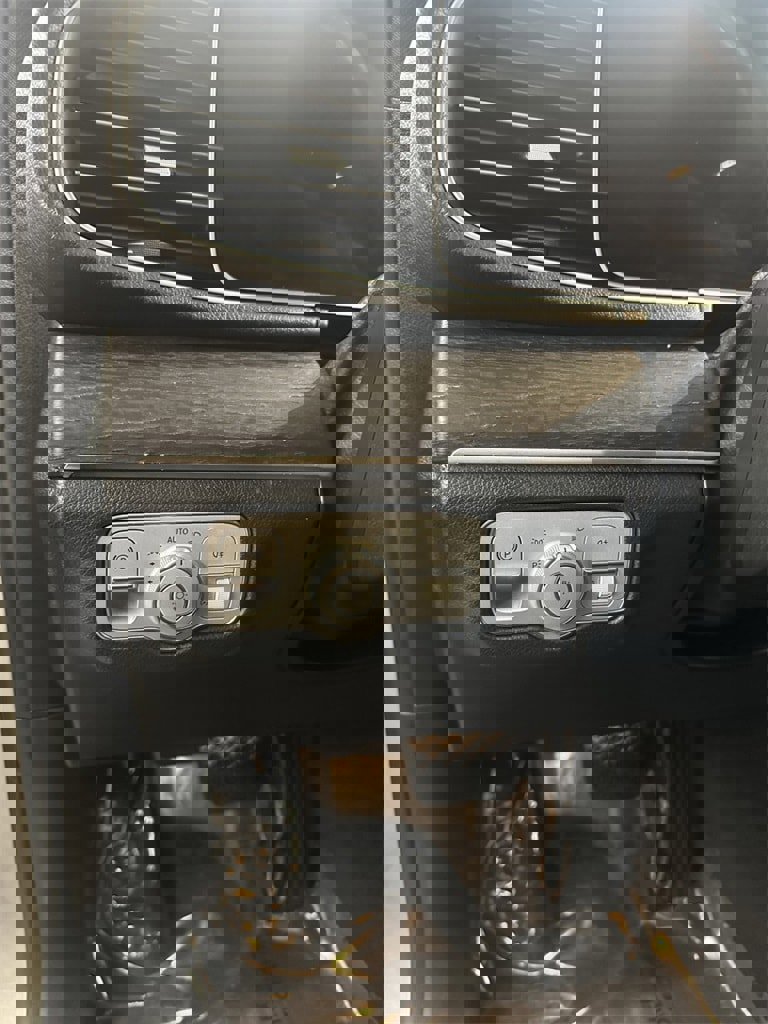 Used 2020 Mercedes-Benz GLE 350 4MATIC image 16