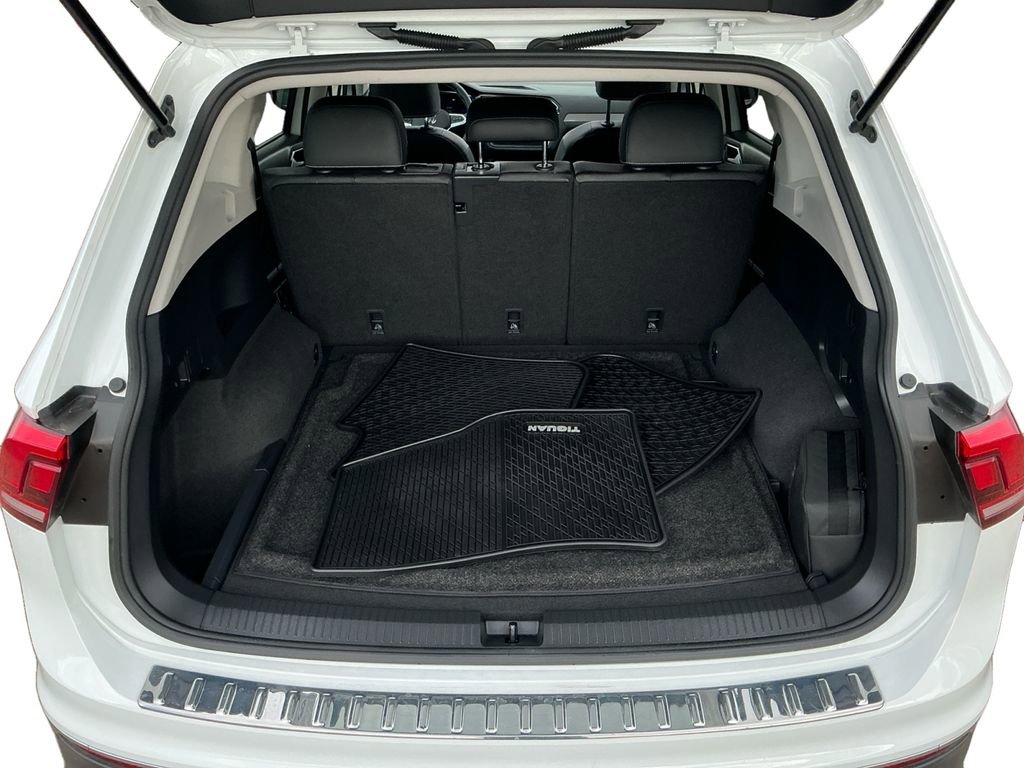 Used 2022 Volkswagen Tiguan SE w/ Panoramic Sunroof Package image 24