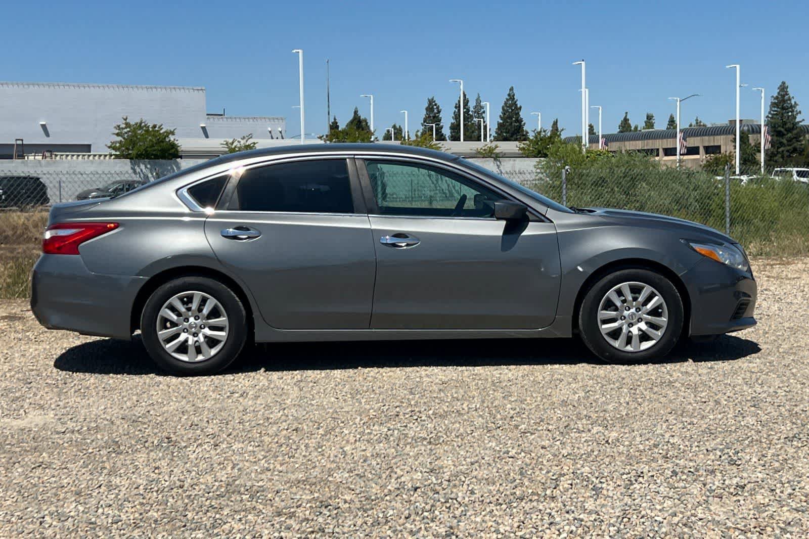 Used 2016 Nissan Altima 2.5 S w/ Power Driver Seat Package FWD image 9