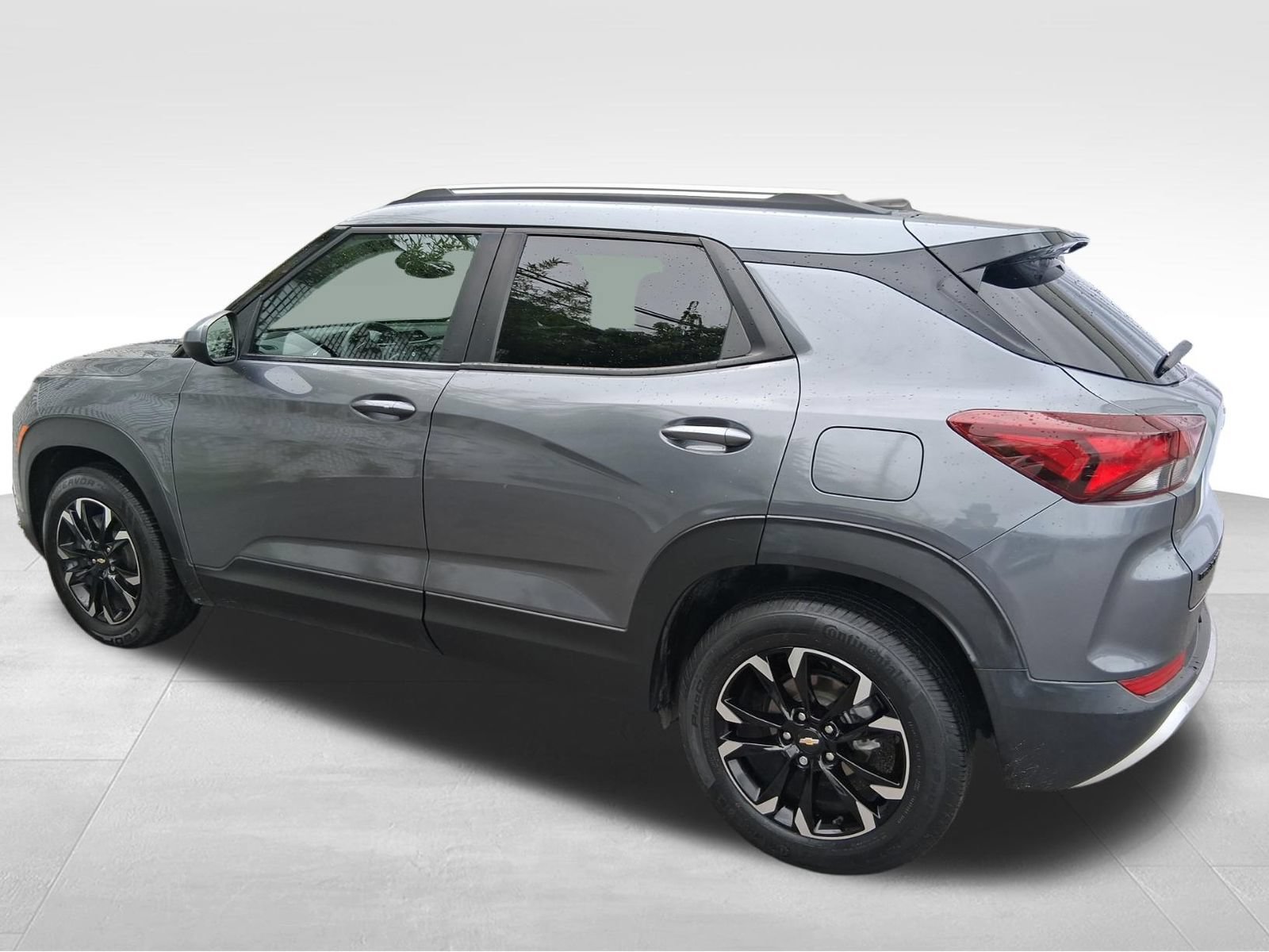 Used 2021 Chevrolet TrailBlazer LT w/ LPO, Blackout Package FWD image 8
