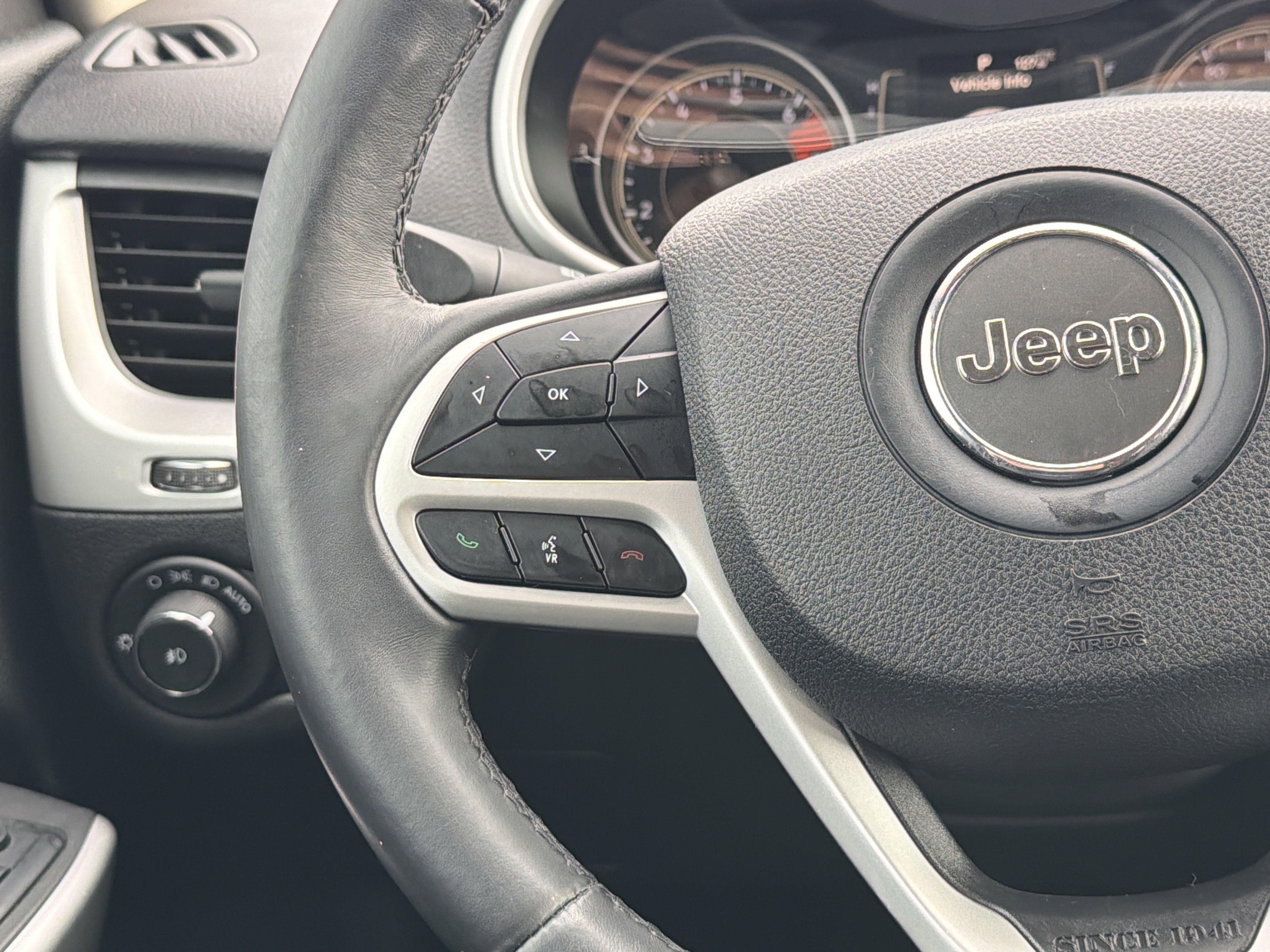 Used 2018 Jeep Cherokee Latitude Plus image 19