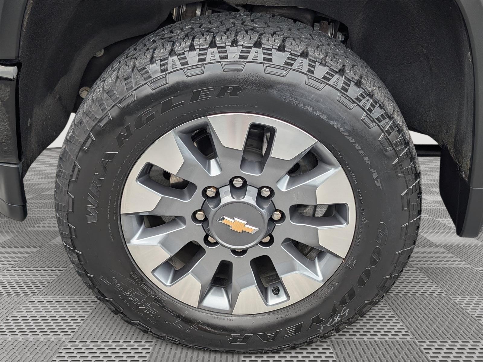 Used 2022 Chevrolet Silverado 2500 Custom w/ Custom Value Package AWD/4WD image 11