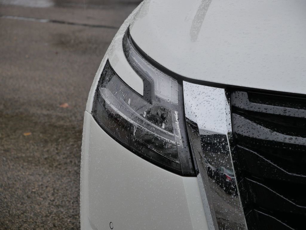 Used 2023 Nissan Pathfinder SL image 3