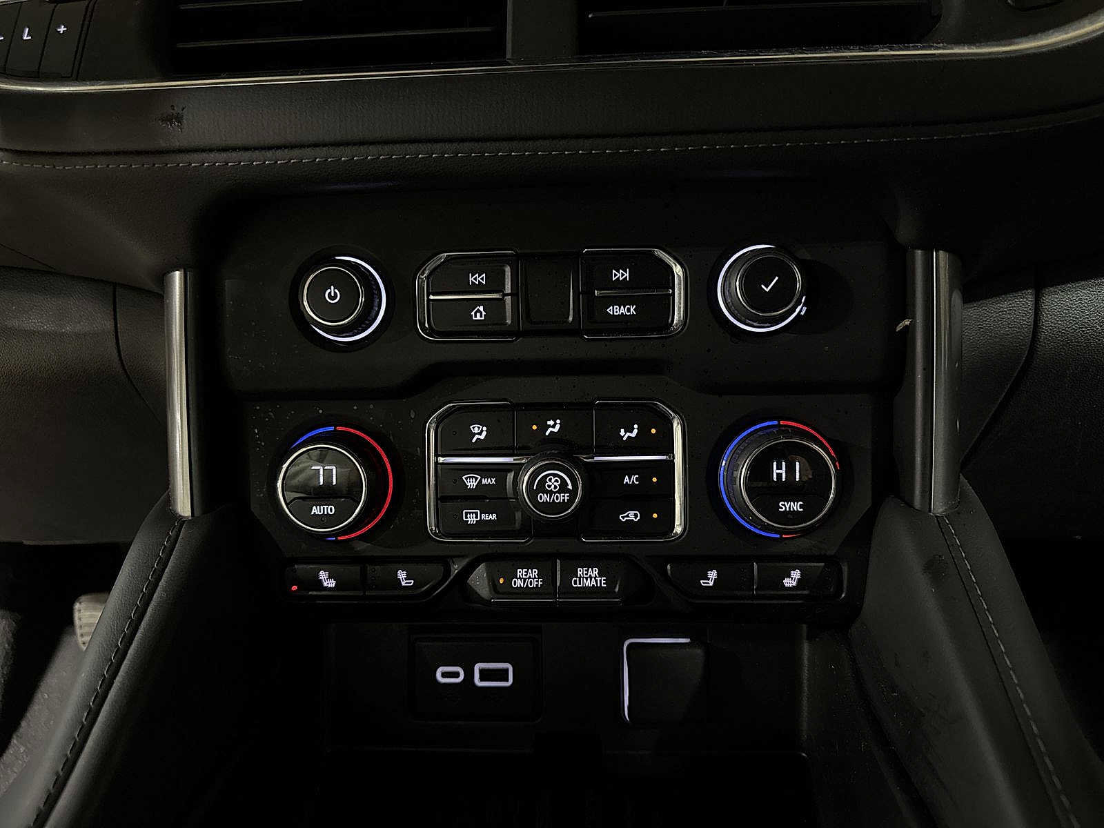 Used 2023 Chevrolet Suburban LT w/ Luxury Package AWD/4WD image 23