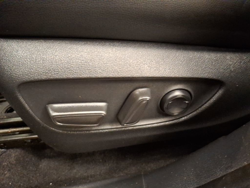 Used 2023 Toyota Highlander XLE image 17