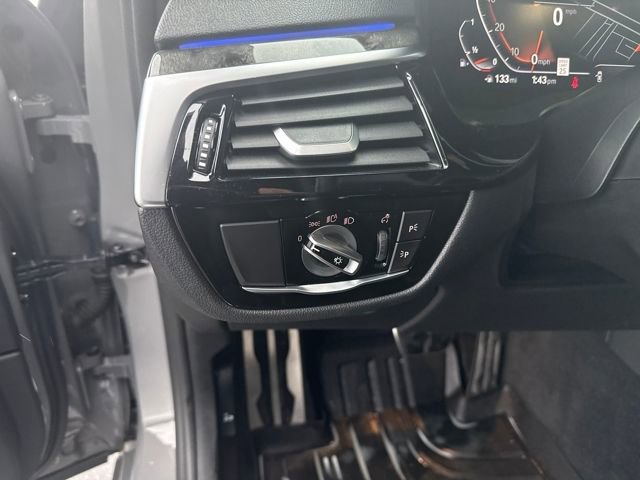 Used 2022 BMW 540i xDrive w/ Executive Package image 17