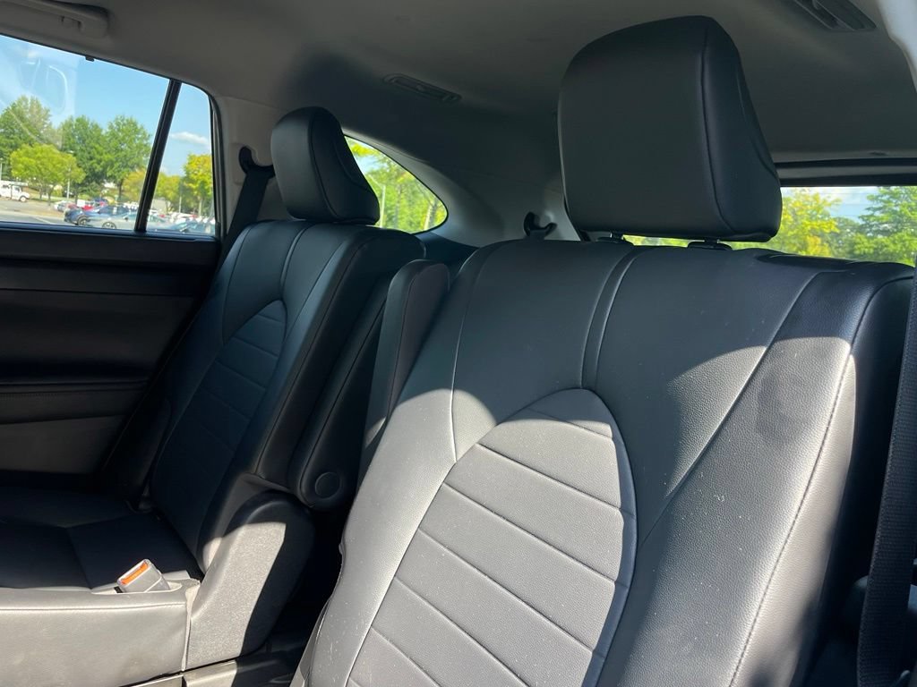 Used 2020 Toyota Highlander XLE FWD image 40
