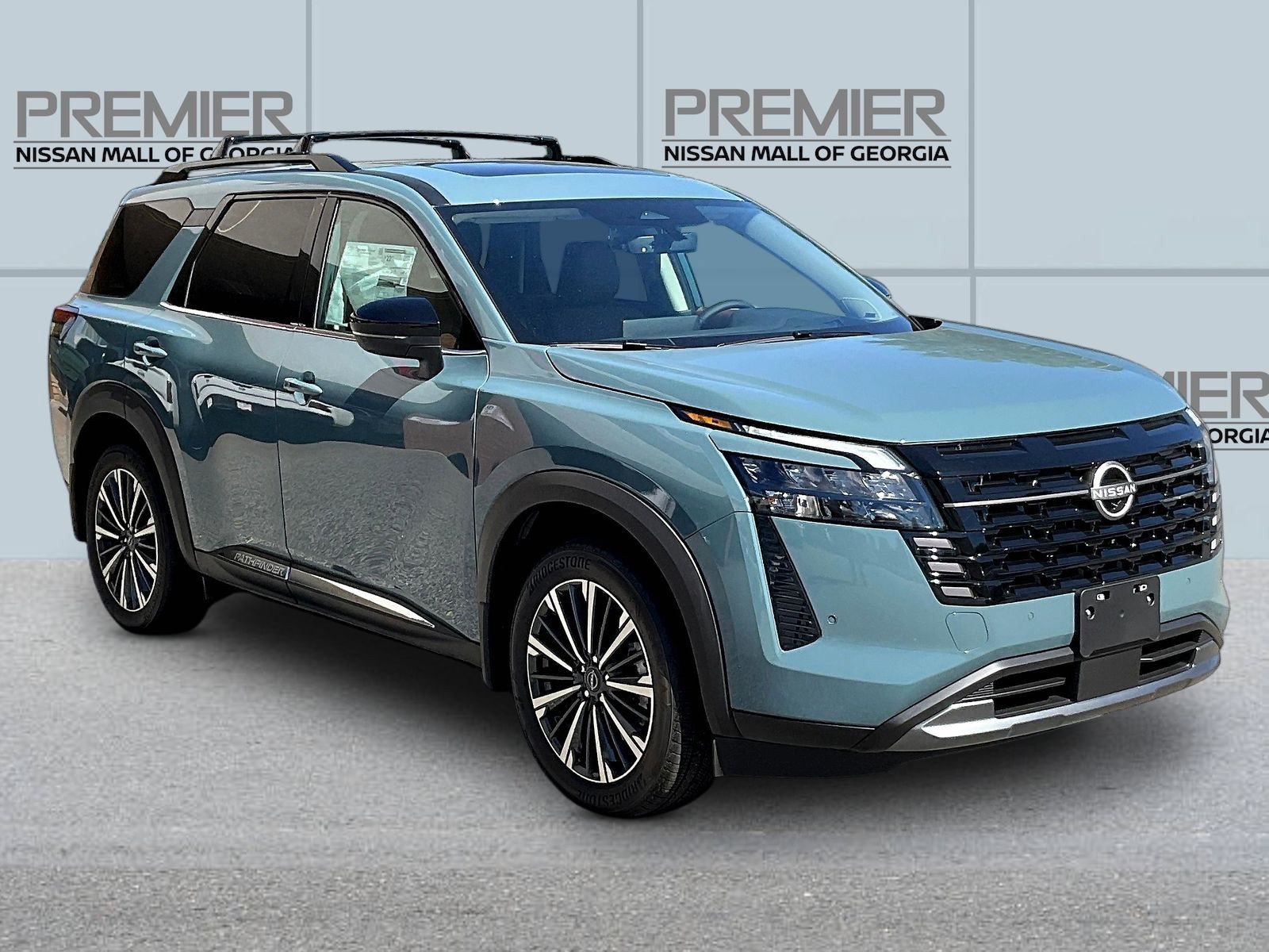 New 2026 Nissan Pathfinder Platinum w/ Accent Package AWD/4WD image 2