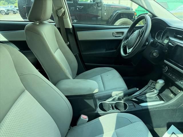 Used 2015 Toyota Corolla LE FWD image 18