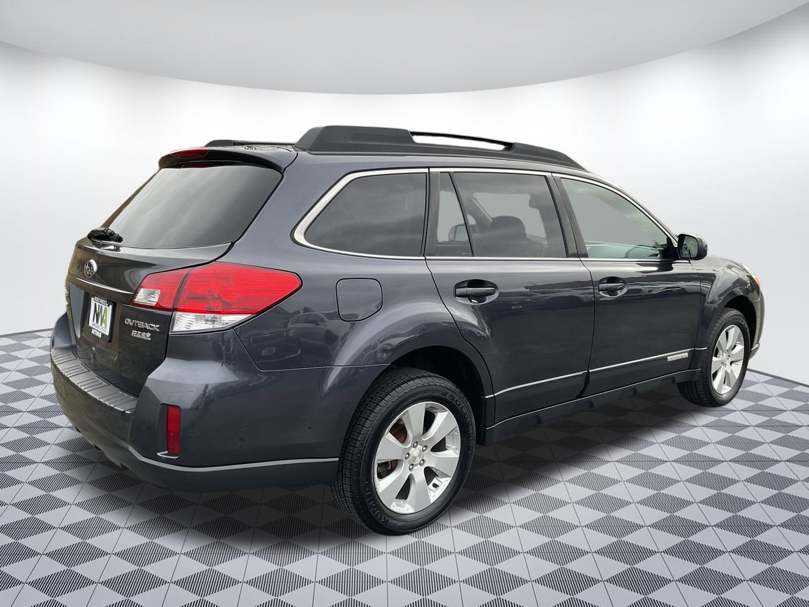 Used 2010 Subaru Outback 2.5i Limited image 3