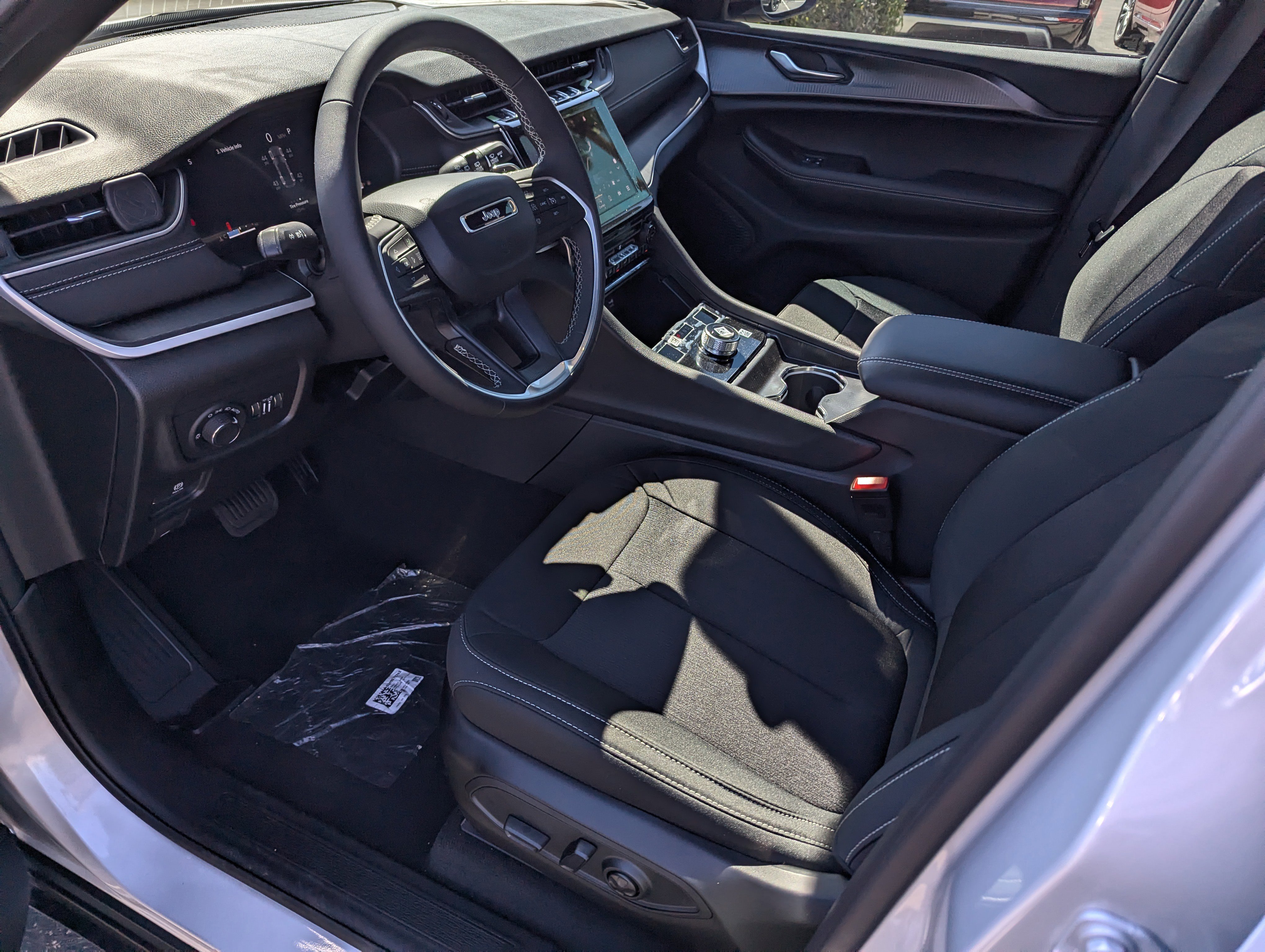 New 2025 Jeep Grand Cherokee Laredo X w/ Trailer Tow Package image 9