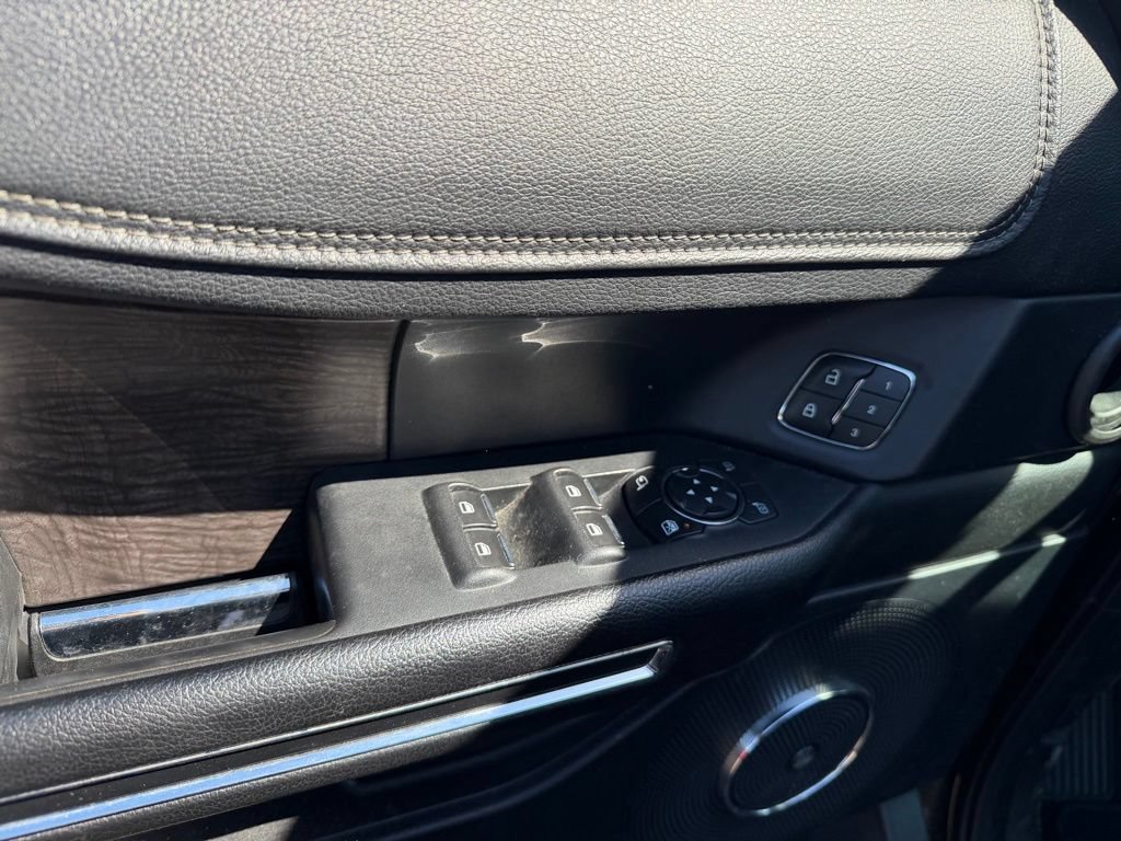 Used 2019 Ford Expedition Limited w/ Equipment Group 301A AWD/4WD image 8