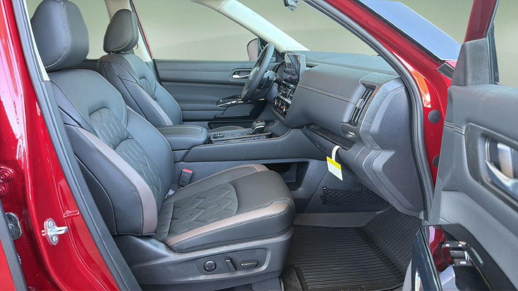 New 2026 Nissan Pathfinder Platinum AWD/4WD image 11