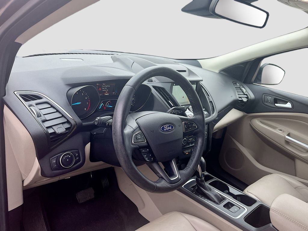 Used 2018 Ford Escape Titanium w/ Ford Safe & Smart Package FWD image 9