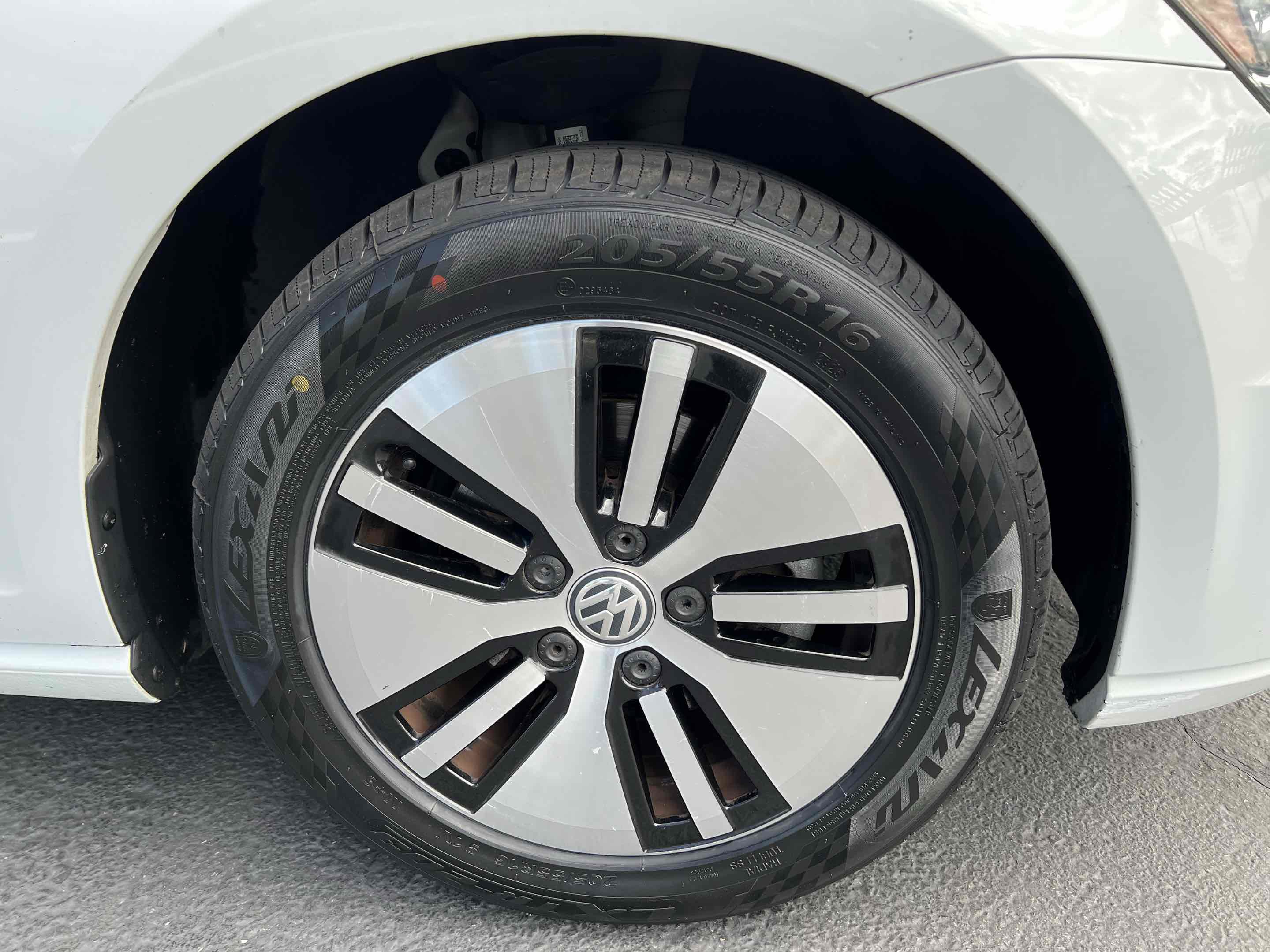 Used 2019 Volkswagen e-Golf SE w/ Driver Assistance Package image 70