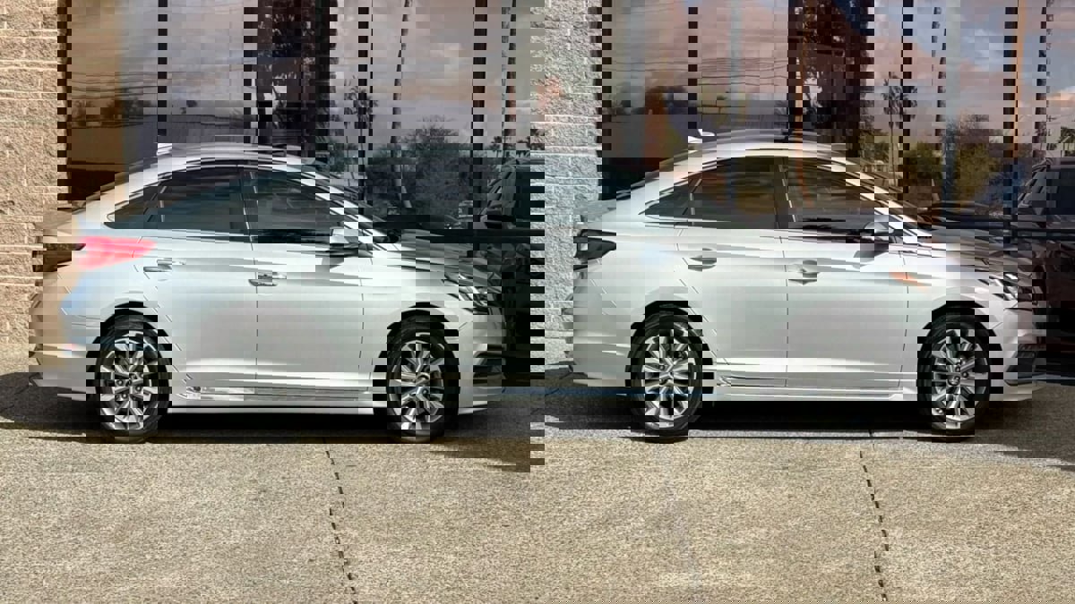 Used 2016 Hyundai Sonata Limited image 12