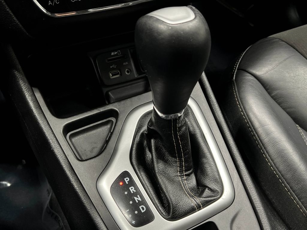 Used 2018 Jeep Cherokee Latitude Plus w/ Comfort/Convenience Group image 28