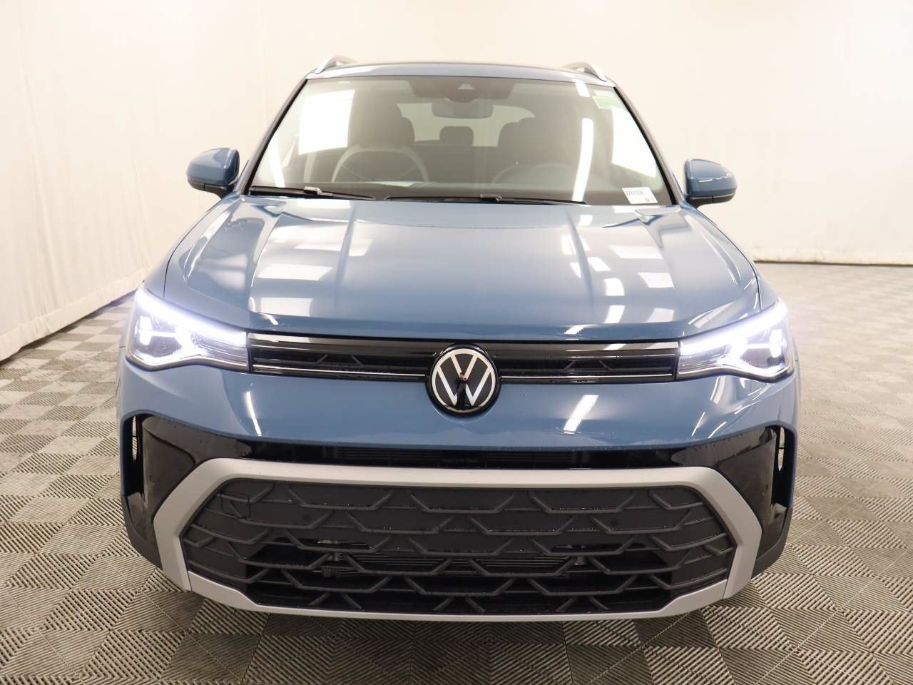 New 2026 Volkswagen Taos SE FWD image 4