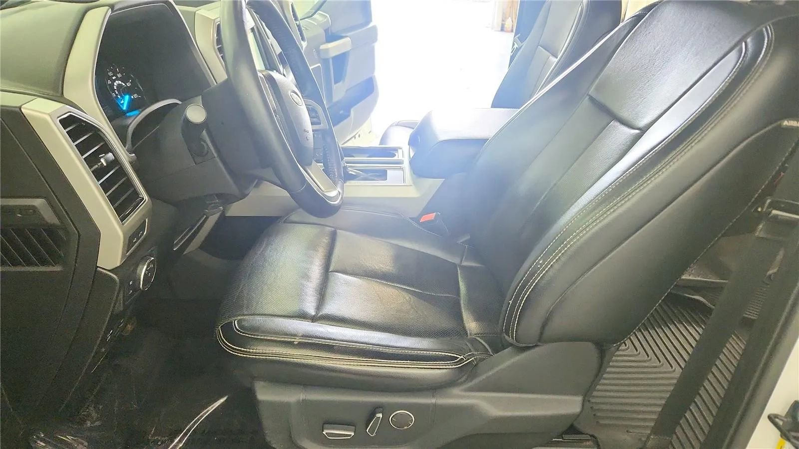 Used 2018 Ford F150 Lariat w/ Equipment Group 501A Mid AWD/4WD image 23