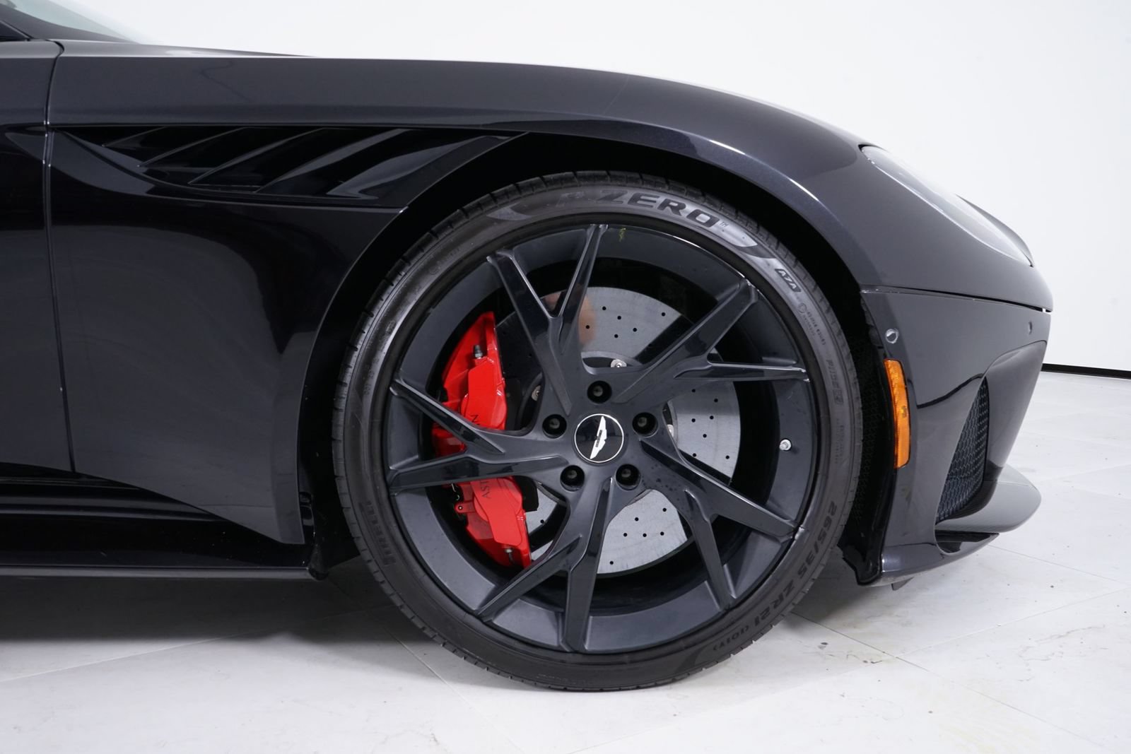 Used 2019 Aston Martin DBS Superleggera RWD image 15
