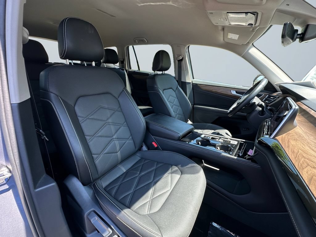 Used 2025 Volkswagen Atlas SE AWD/4WD image 15