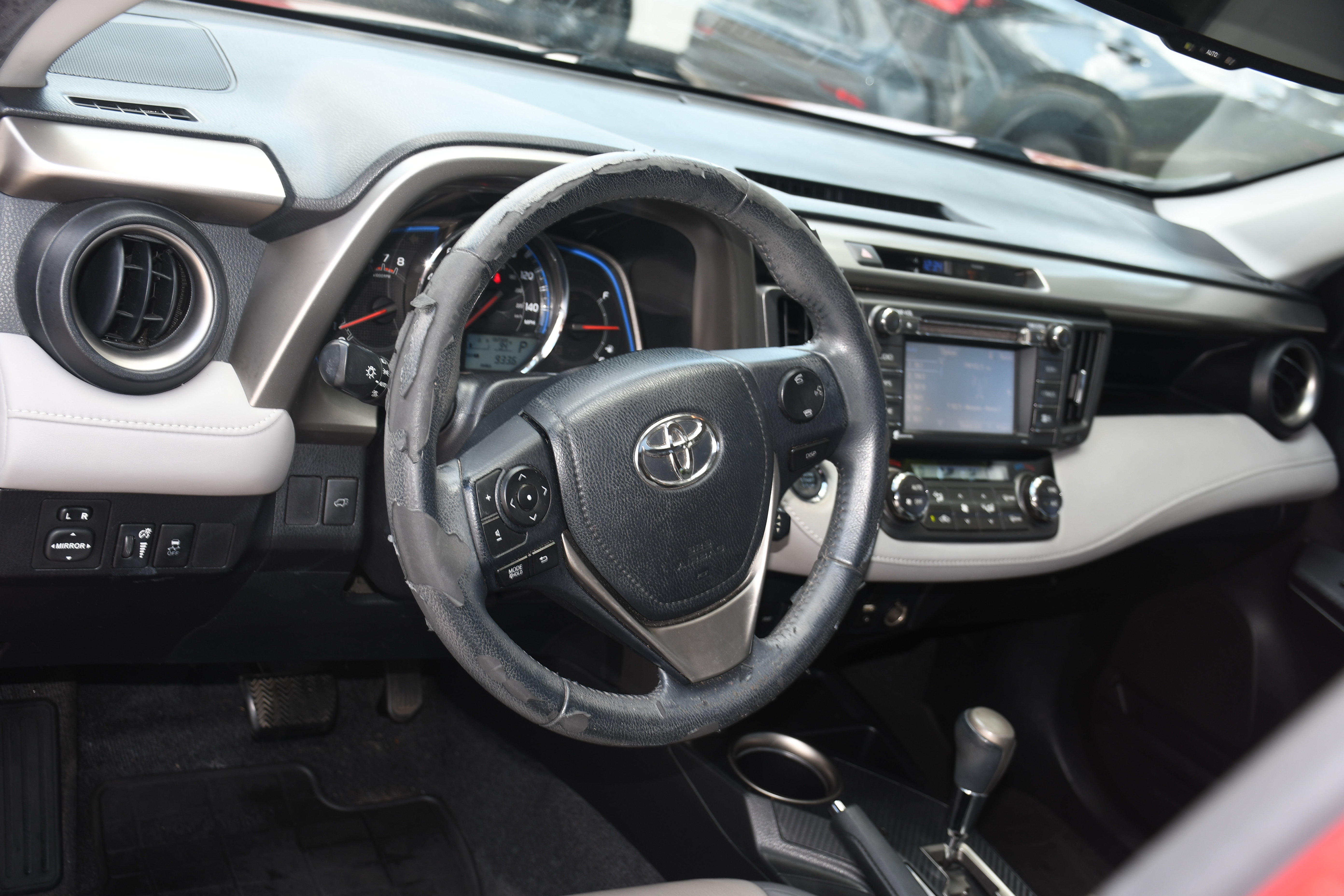 Used 2015 Toyota RAV4 Limited w/ Outdoor Package FWD image 9
