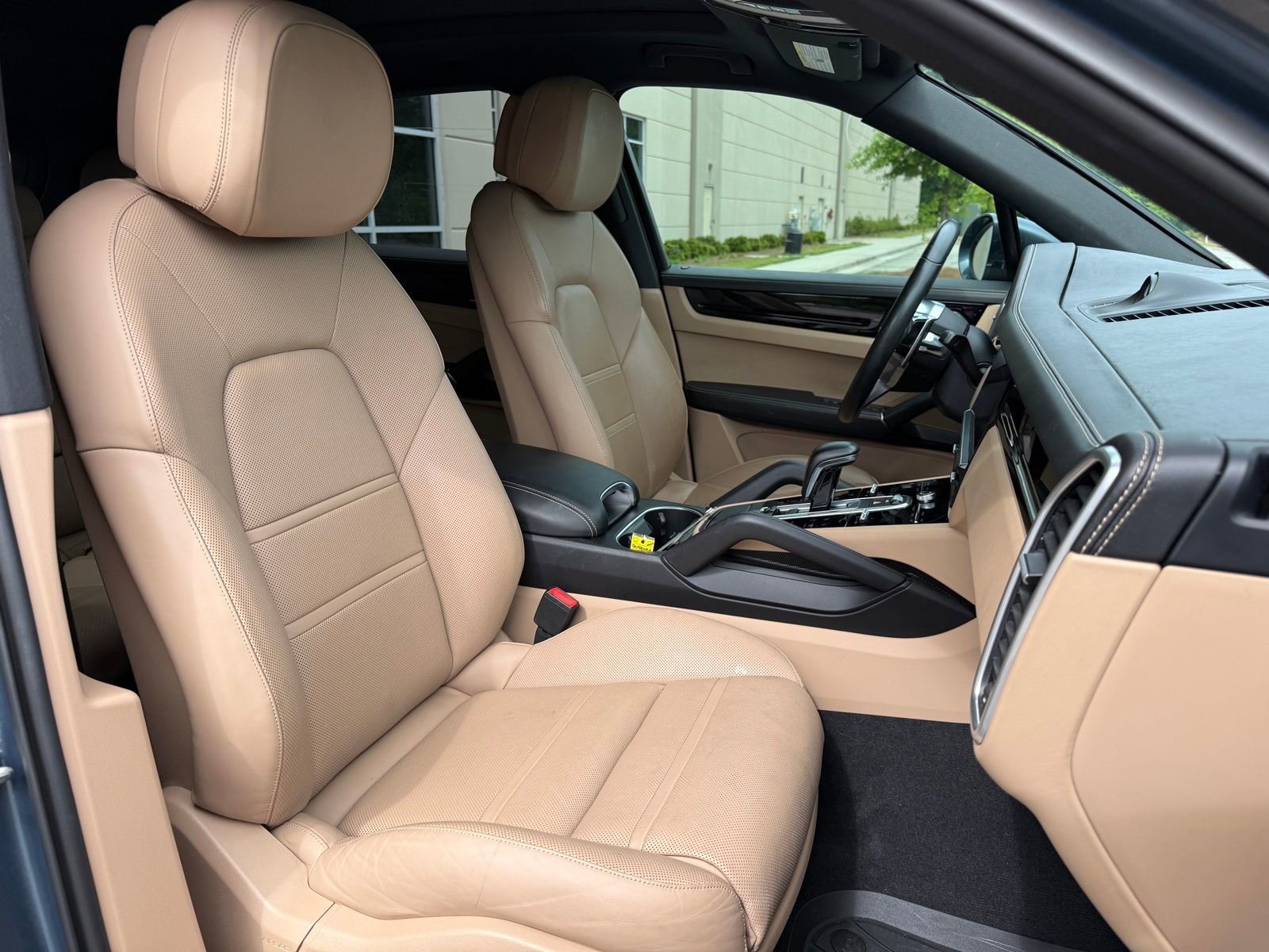 Used 2019 Porsche Cayenne S w/ Premium Package AWD/4WD image 37
