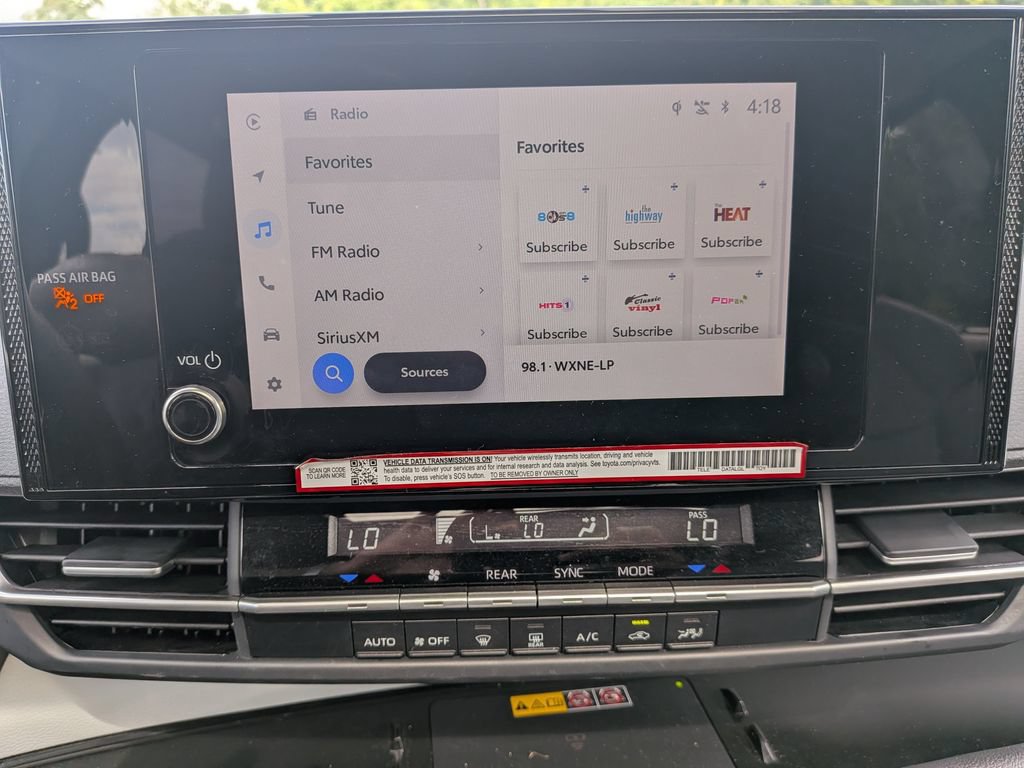 Used 2025 Toyota Sienna LE w/ LE Plus Package FWD image 19