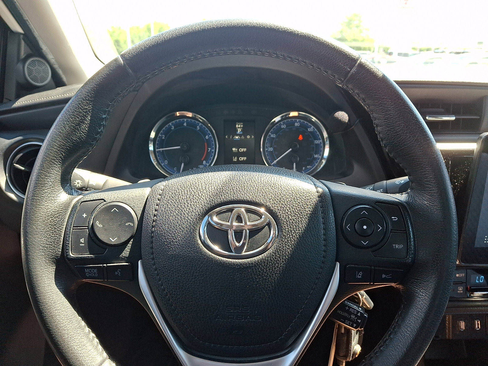 Used 2019 Toyota Corolla SE FWD image 18