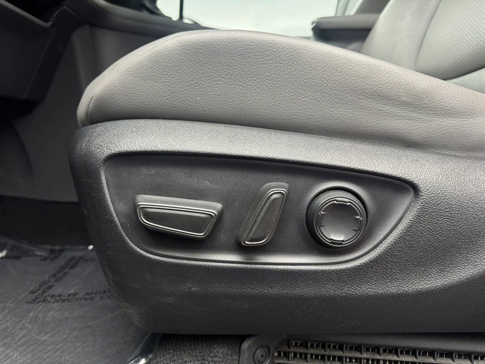 Used 2023 Toyota Sienna XLE AWD/4WD image 13