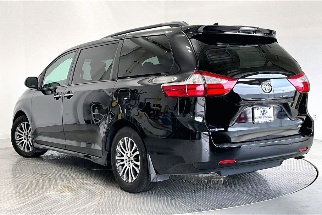 Used 2019 Toyota Sienna XLE w/ XLE Navigation Package FWD image 12