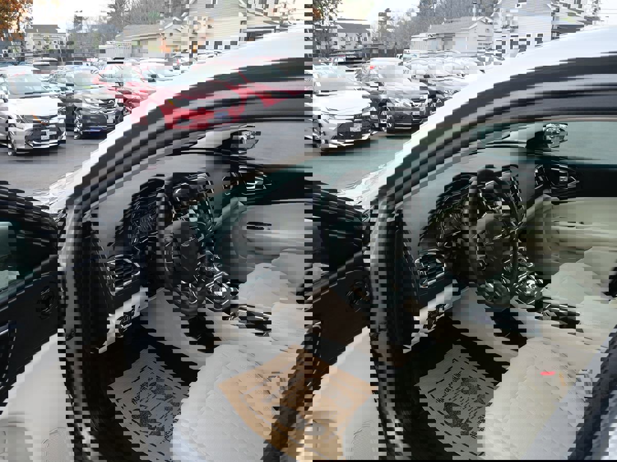 Used 2015 Chrysler 200 Limited w/ Convenience Group image 9