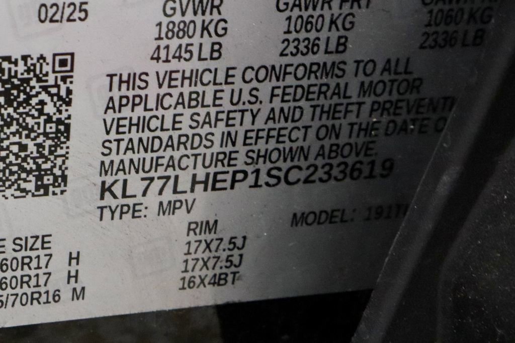 Used 2025 Chevrolet Trax LT w/ LT Convenience Package FWD image 32