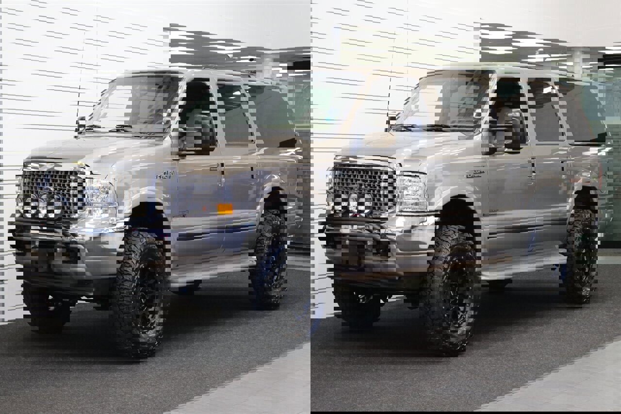 Used 2002 Ford Excursion Limited image 1