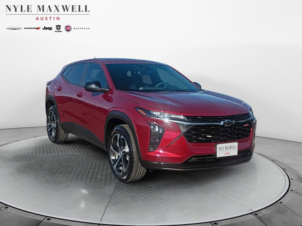 Used 2025 Chevrolet Trax RS w/ Driver Confidence Package image 2