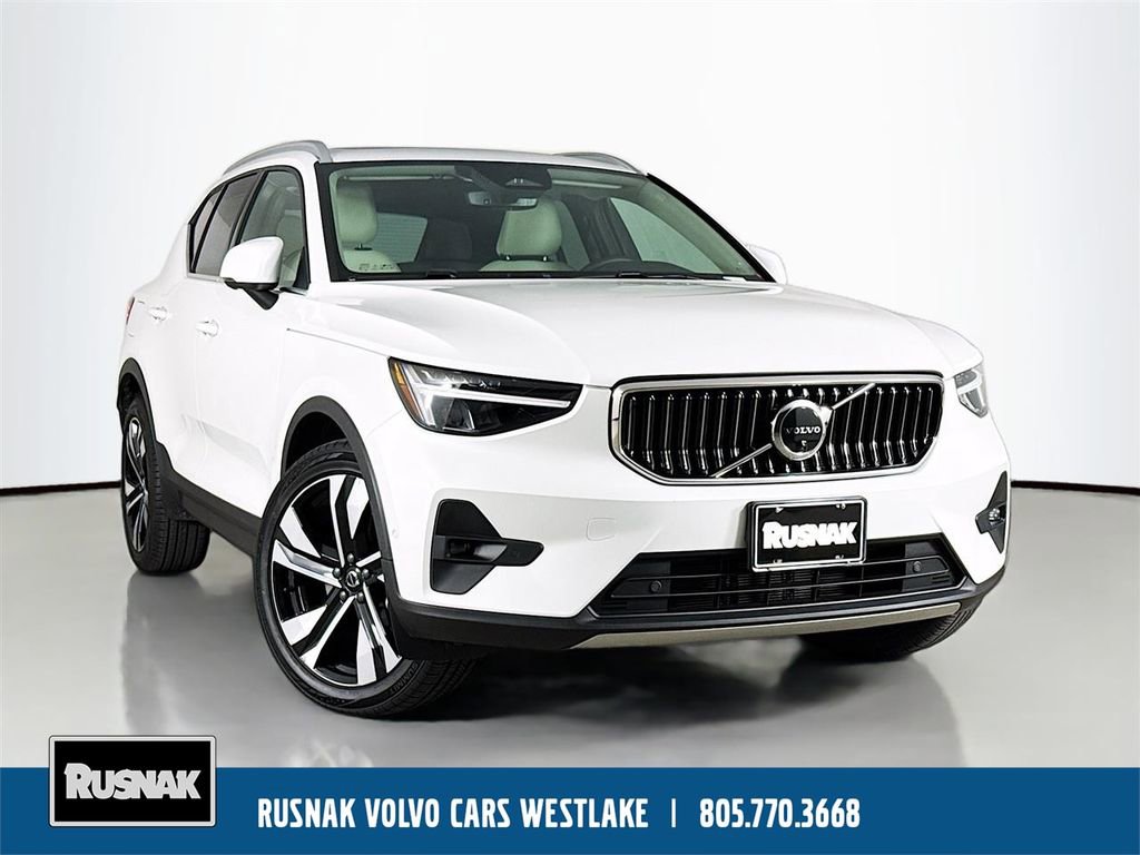 Used 2023 Volvo XC40 B5 Ultimate w/ Protection Package Premier AWD/4WD image 1