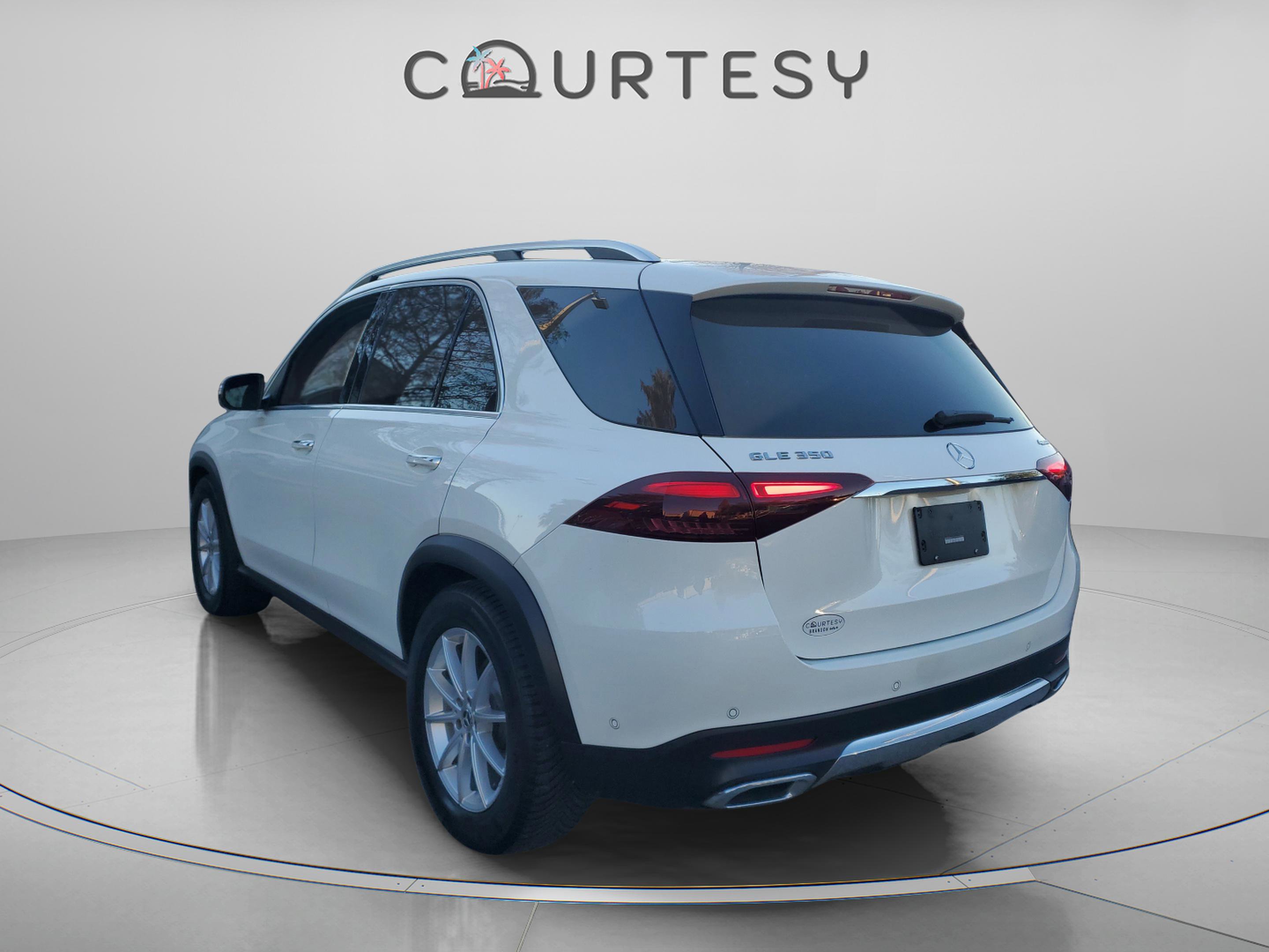 Used 2025 Mercedes-Benz GLE 350 4MATIC image 3