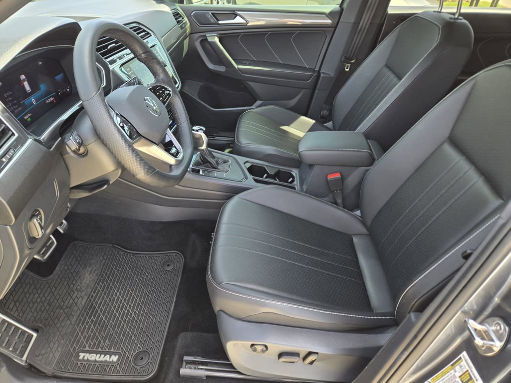 Used 2024 Volkswagen Tiguan SE R-Line image 17