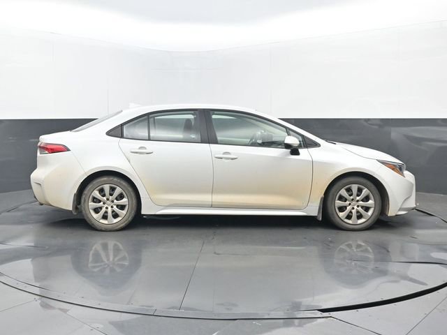 Used 2025 Toyota Corolla LE FWD image 2