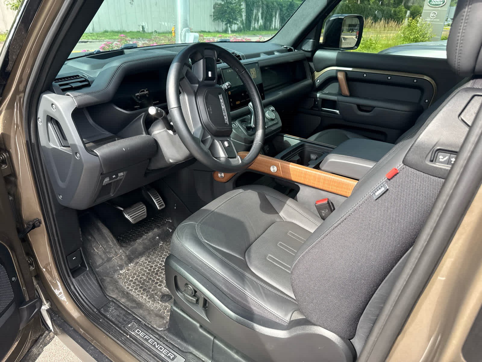 Used 2023 Land Rover Defender 90 X AWD/4WD image 11