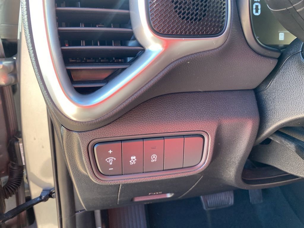 Certified 2025 Kia Soul LX image 20