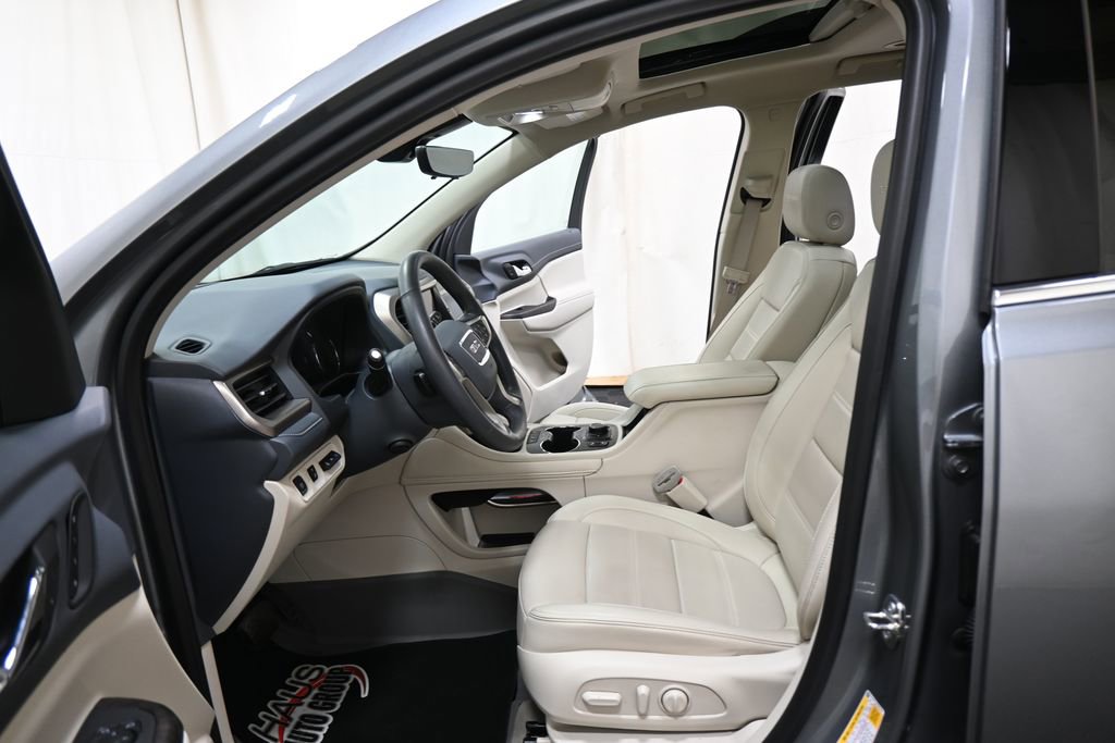 Used 2023 GMC Acadia Denali w/ Denali Technology Package image 8
