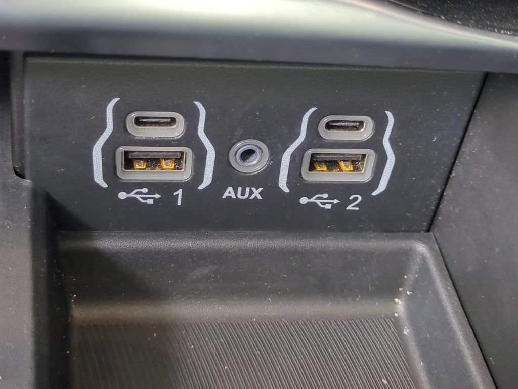 Used 2022 Chrysler Pacifica Limited FWD image 26