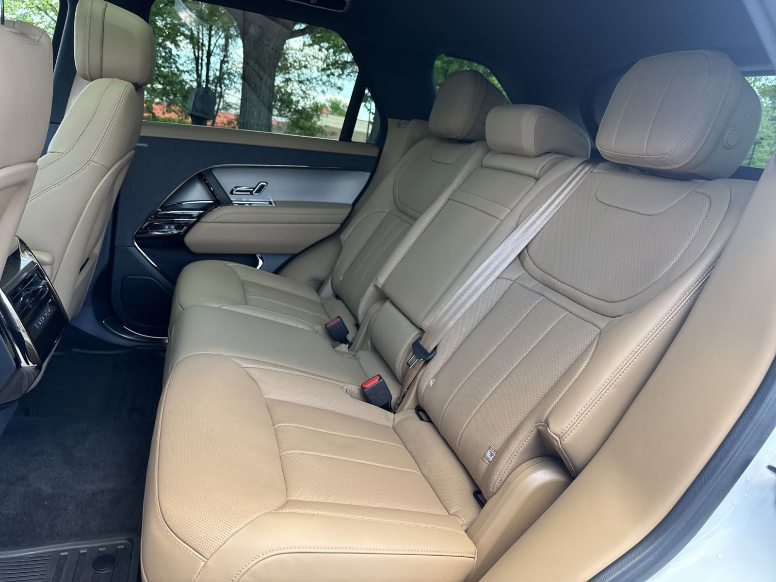 Used 2025 Land Rover Range Rover Sport SE AWD/4WD image 23